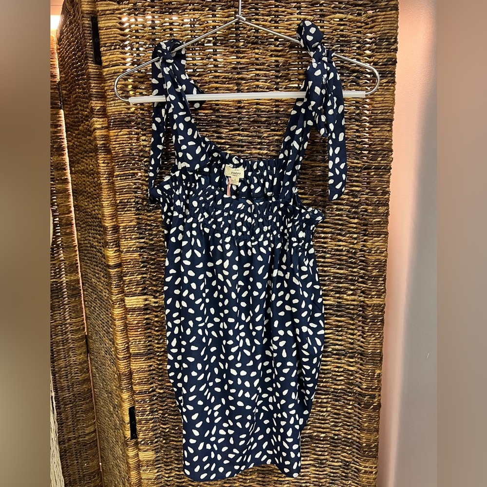 Entro- Soft, Top‎ tie adjustable shirt- Blue with Cream spots- Size: Small, NWT